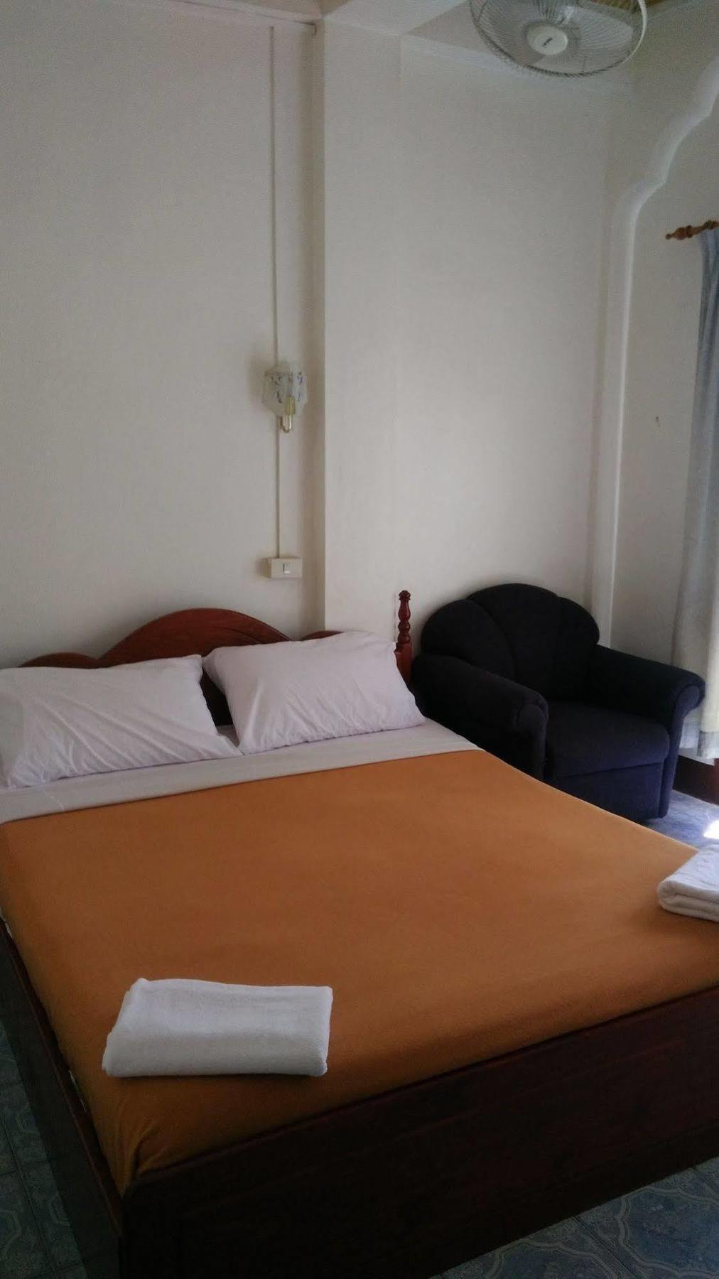 Chanthasom Guesthouse Ban Nongdouang Exterior photo